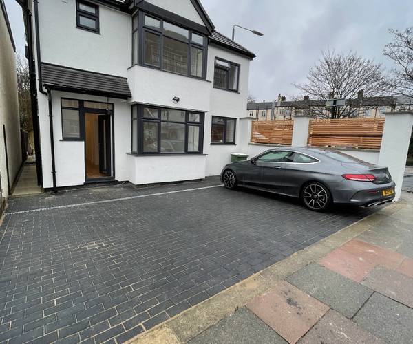 Parking on Old Farm Avenue, DA15