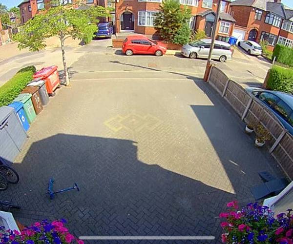 Holmfield Avenue, M25