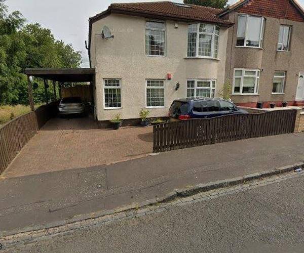 Parking on Curtis Avenue, G44