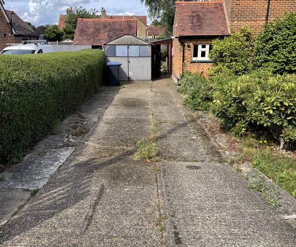 Parking on Ground Lane, AL10