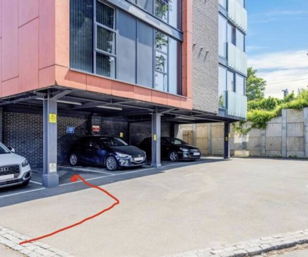 Parking on Station Approach, SM2