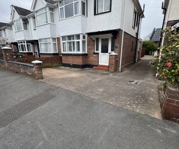Parking on Maple Road, EX4