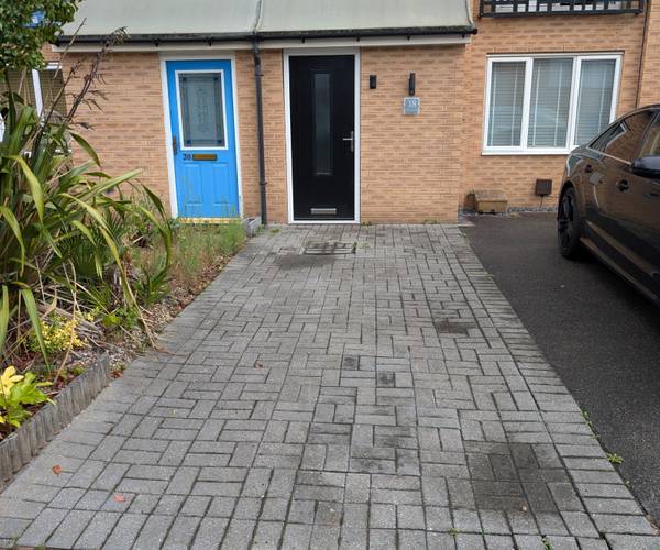 Parking on Wain Avenue, S41