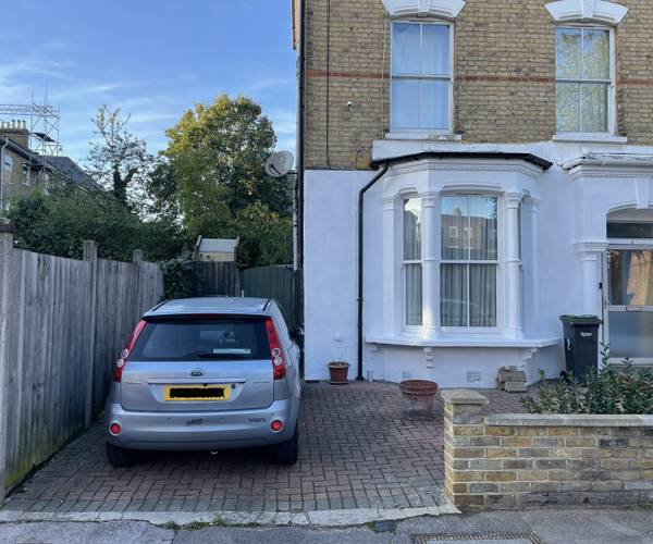 Parking on Lorne Road, N4