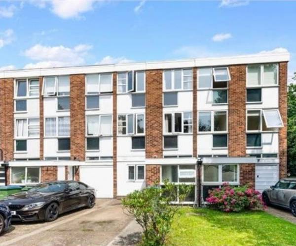 Parking on Silver Tree Close, KT12