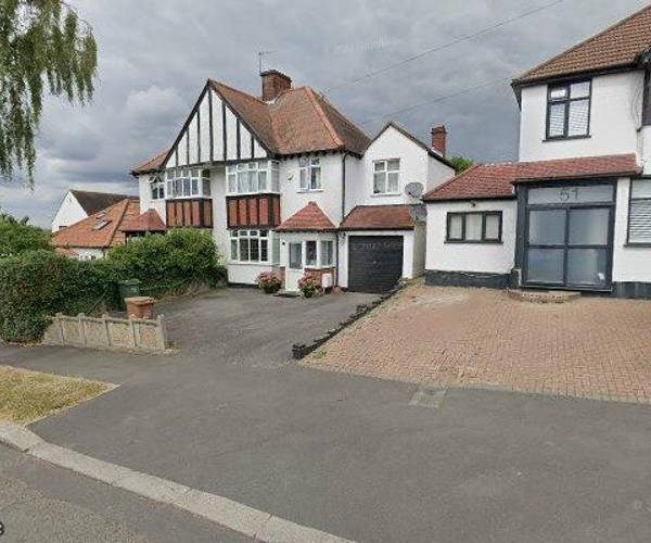 Parking on Aultone Way, SM1