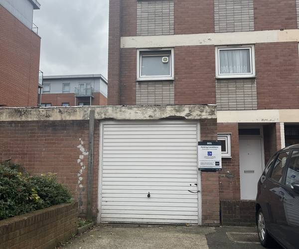 Mostyn Grove, E3