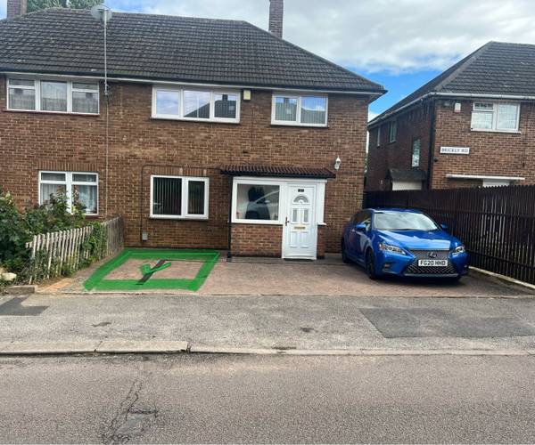 Brickly Road, LU4
