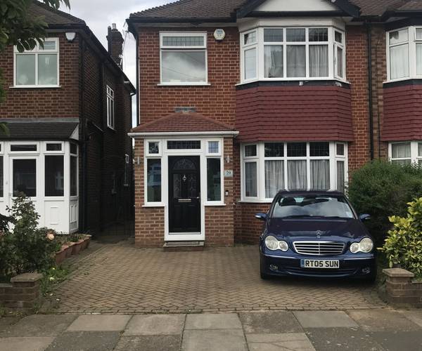 Parking on Lynmouth Avenue, EN1