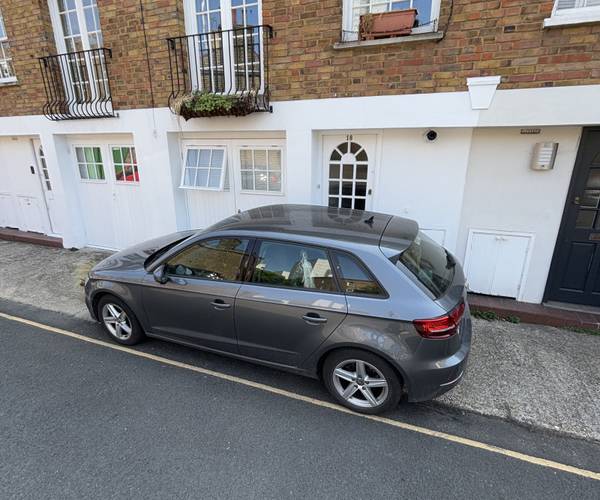 Parking on Royal Crescent Mews, W11