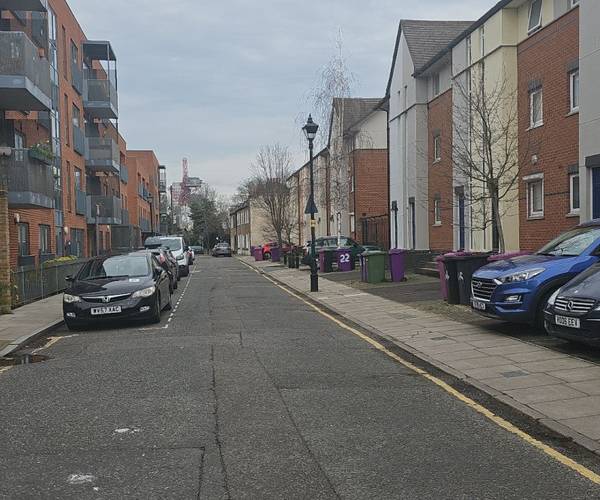Parking on Blondin Street, E3