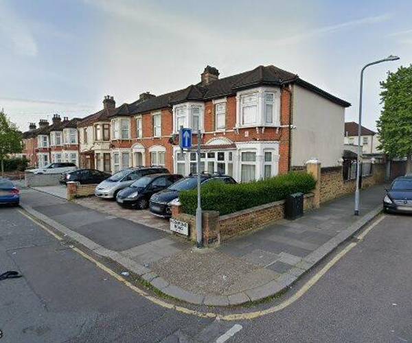Parking on Richmond Road, IG1