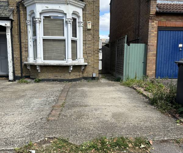 Parking on Gainsford Road, E17