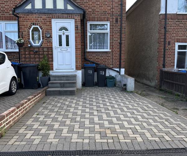 Errol Gardens, KT3