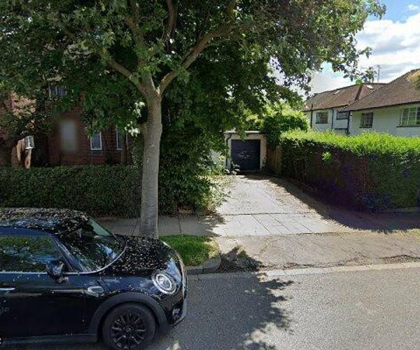Parking on Ossulton Way, N2