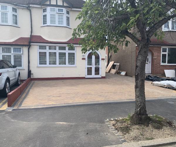 Parking on Empire Avenue, N18