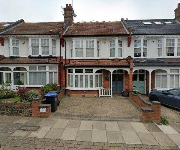 Parking on Woodberry Avenue, N21