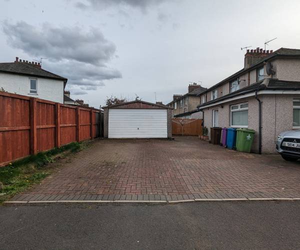 Parking on Kingshill Drive, G44
