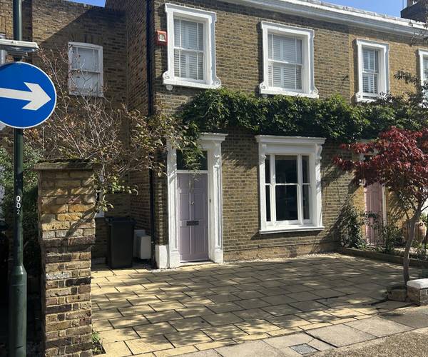 Parking on Sydney Road, TW9