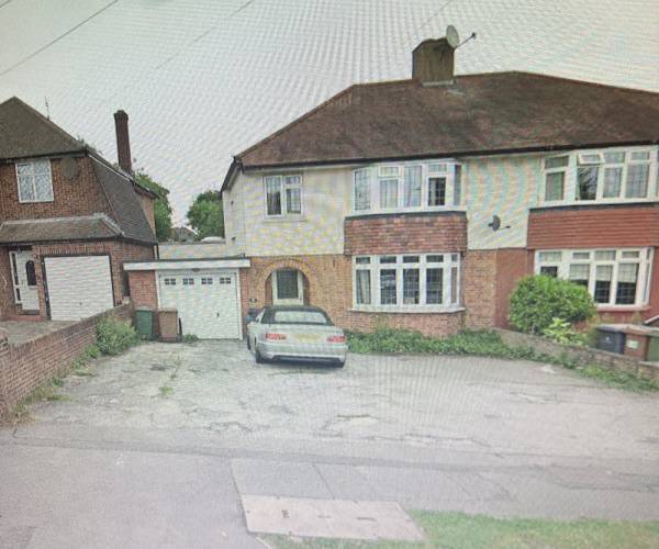 Parking on Oakmere Lane, EN6