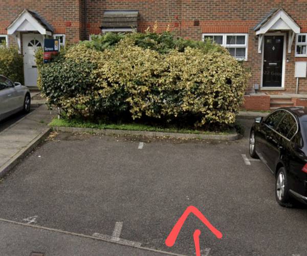 Elphinstone Close, GU24