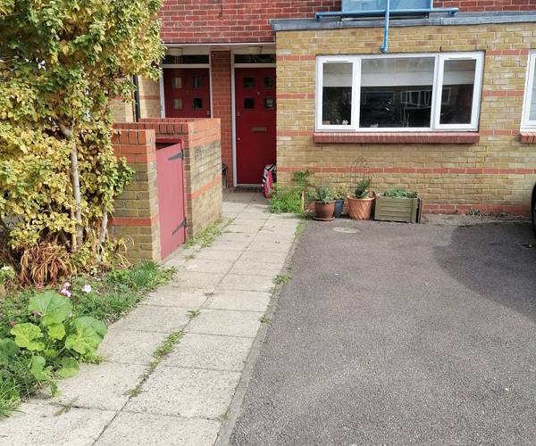 Parking on Heron Drive, N4