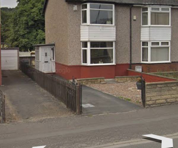 Parking on Leeds Road, HD2