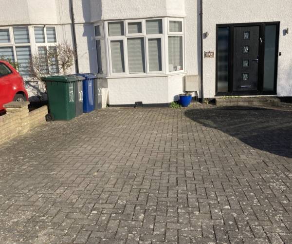 Edgwarebury Gardens, HA8