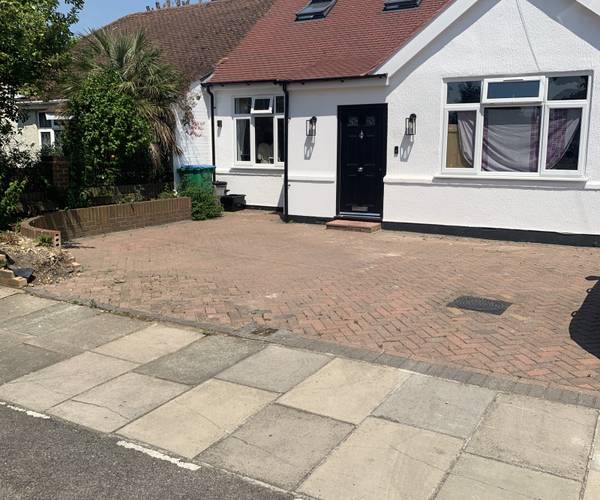 Lyndhurst Avenue, TW2