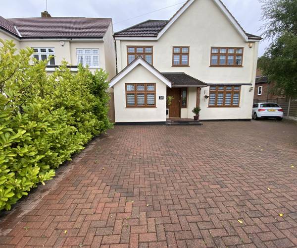 Parking on Chelmsford Road, CM15
