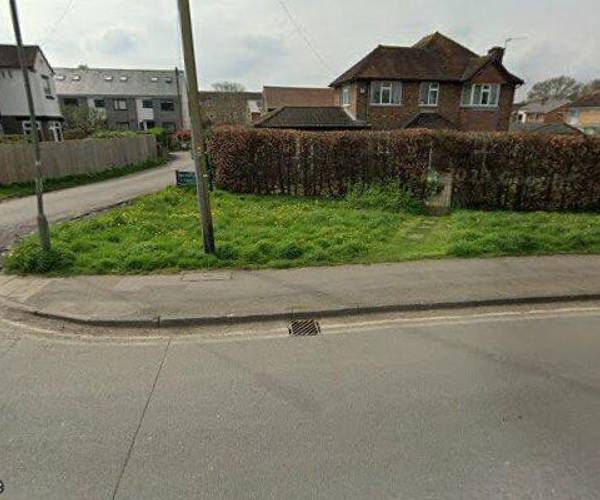 Parking on Maple Road, RH1