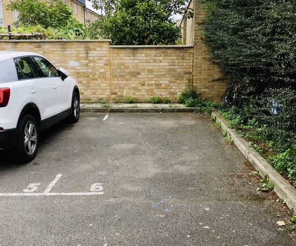 Parking on Durward Street, E1