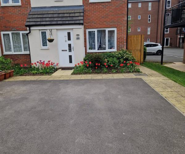 Parking on Bagshawe Way, LU5