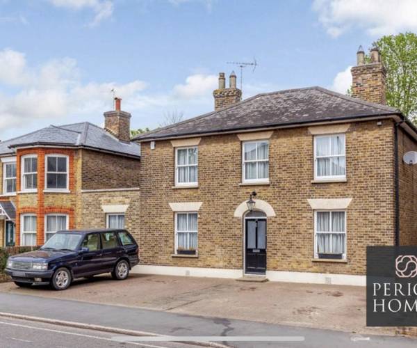 Crescent Road, CM14