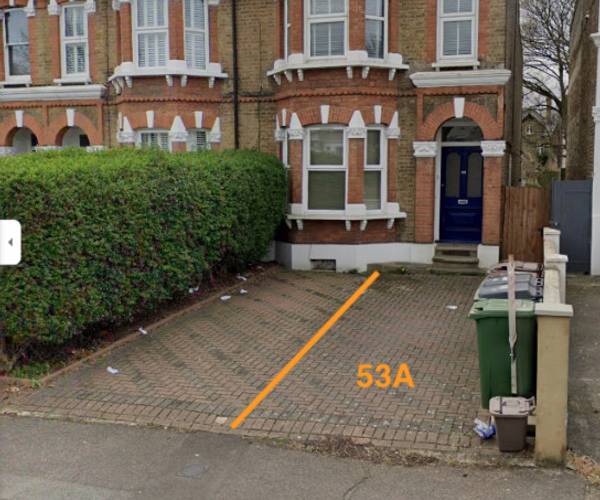 Parking on Queens Road, E11