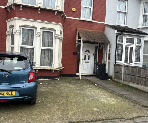 Parking on Green Lane, IG3