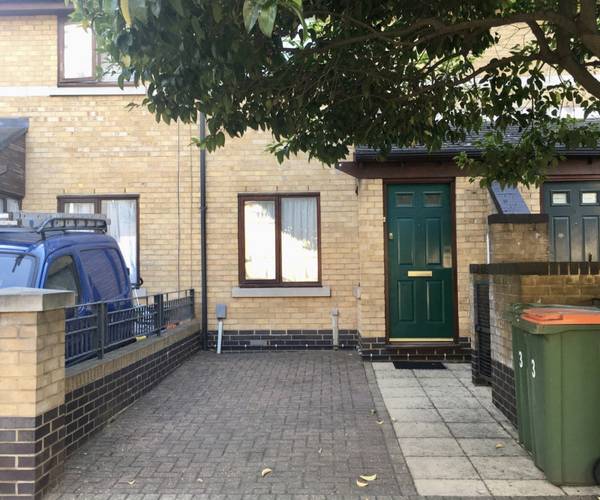 Parking on Gatcombe Road, E16