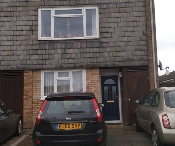 Parking on Livingstone Road, RH13