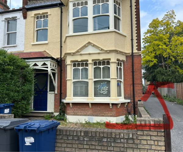 Parking on Falkland Avenue, N3