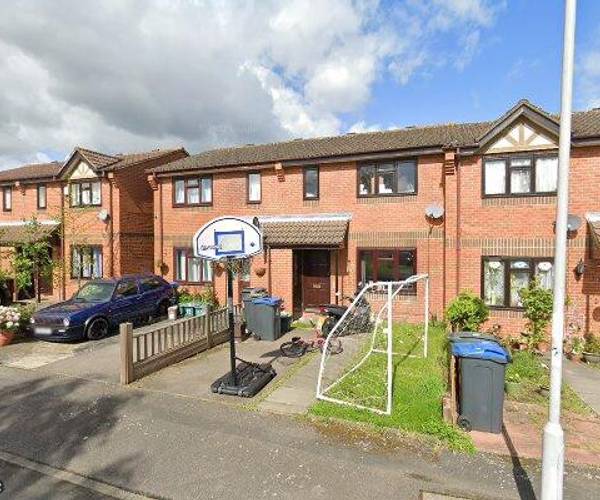 Parking on Chaffinch Close, KT6