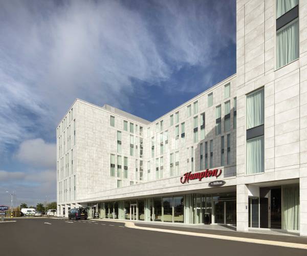 Hampton by Hilton London Stansted Airport Car Park