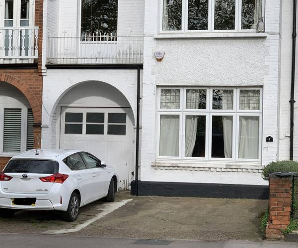 Parking on Roehampton Lane, SW15
