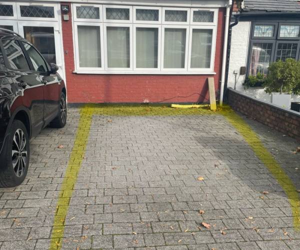 Parking on Bowes Road, N11