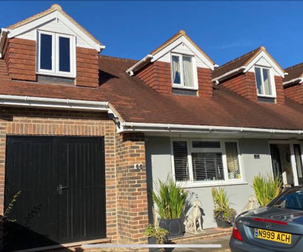 Parking on Peperharow Road, GU7