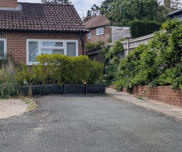 Mill Rise, TN32