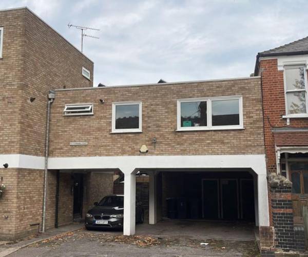 Parking on Cornwall Avenue, N22