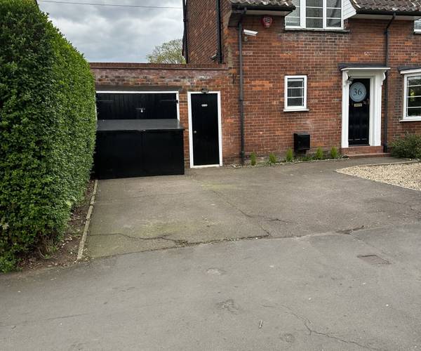 Parking on Hyde Way, AL7
