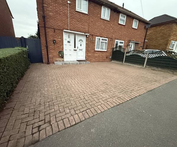 Parking on Birdsfoot Lane, LU3