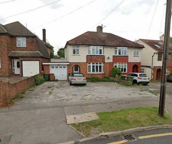 Parking on Oakmere Lane, EN6
