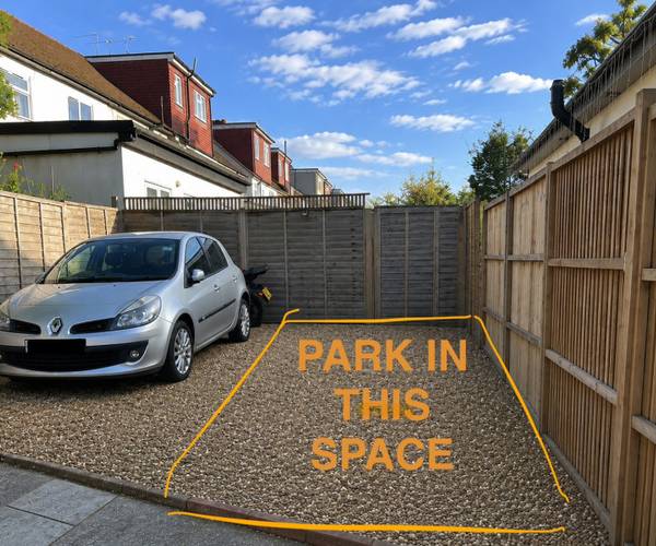 Parking on Huxley Gardens, NW10